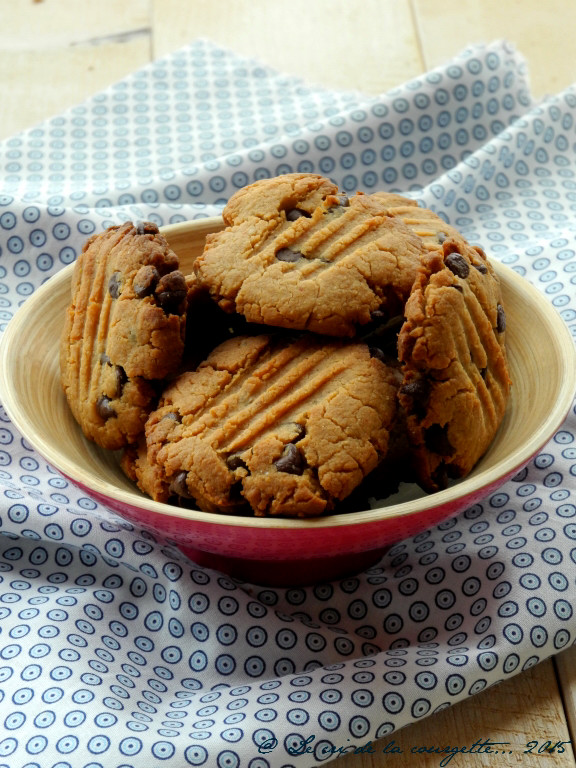 Cookies au beurre de cacahuète et pépites de chocolat {sans lactose, sans oeuf, sans gluten}