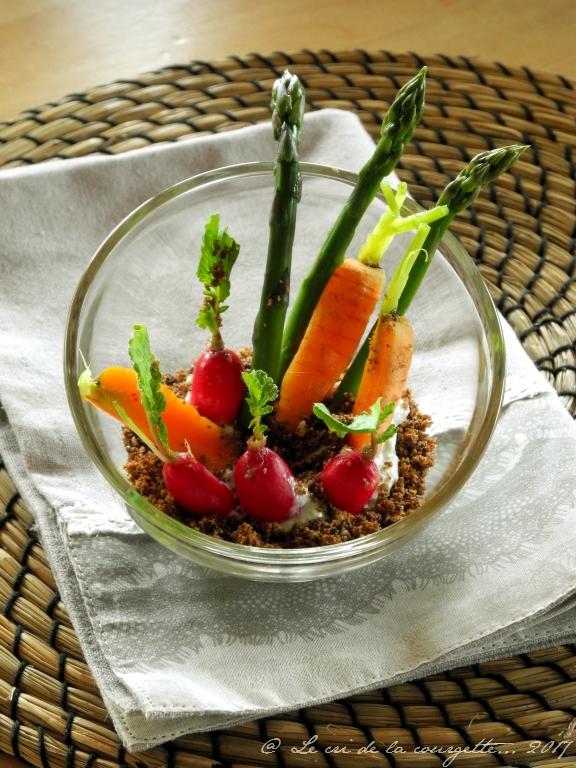Petits légumes de printemps en terreau de seigle et sarrasin & Roquefort