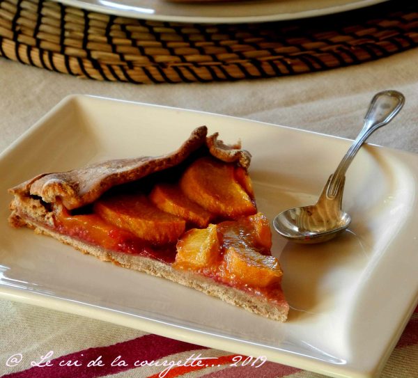 Tarte rustique aux pêches et aux framboises