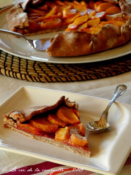 Tarte rustique aux pêches et aux framboises